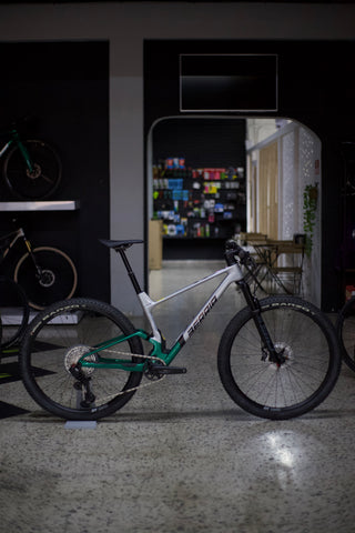 Berria Mako PRO S 1000/SID - Isle of Man/Rainbow Lite - Medium