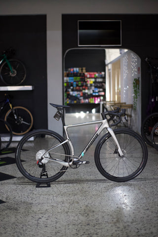 Berria Belador Allroad PRO Apex AXS 2025 - Liquid Metal - SMALL